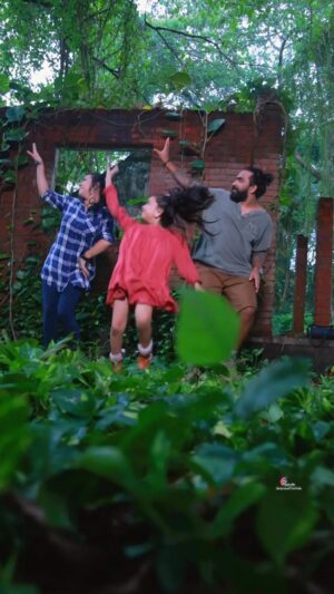 Vriddhi Vishal Instagram - Trending 🔥💃❤️

🎥 @abinprasad_cherthala 

Ma outfit @orikid_ 

Asist @alizejisna 
@kiranjyothy5 

#trendingreels #trending #viral #vriddhivishal #babyartist #babyinfluencer #influencer #kerala #terewastefalaksechandlaunga #hindi #trendingreels #instagram #instareels #childartist #2018 #southindianchildactress #❤️ #vriddhivishalfamily #familydance #familygoals #familyfun