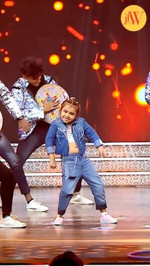 Vriddhi Vishal Instagram - Pathala Pathala 💃💃💃

@jfwdigital award show at chennai

#dancelover #childartist #vriddhivishal #kerala #dancereels #kamalahasan #vikram #dancereels #vriddhi