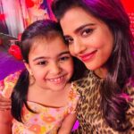 Vriddhi Vishal Instagram - With my @aishwaryarajessh chechy ❤️❤️❤️ Theera kadhal may 26 th release❤️ Ma outfit @orikid_ #tamil #cinema #aishwarayrajesh #chechy #vriddhivishal #childartist #theerakadhal #love