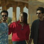 Vyoma Nandi Instagram - Om, Vini, & Fenil ❤️ The 3 best friends living their best moments together ! #Kinare Tag your besties here and tell us what was your fav road trip with them 😍 #HurryOmHurry #Incinemasnow #RaunaqKamdar #VyomaNandi #ShivamParekh Jaisalmer, Rajasthan