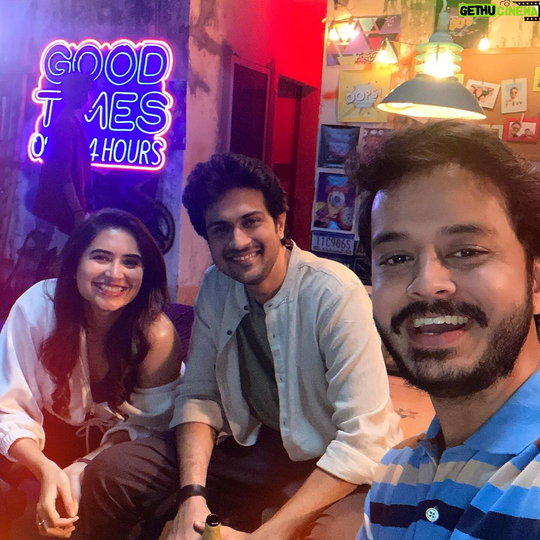Vyoma Nandi Instagram - 🪴”Broship” moments Hurry Om Hurry Running Successfully in Theatres 🥳 Its a very merry Christmas 🎄 #hurryomhurry #RaunaqKamdar #VyomaNandi #ShivamParekh @everestentertainmentgujarati @vaidyanisarg