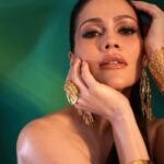 Waluscha De Sousa Instagram – 💚

Outfit @worldofasra 
Jewellery @studio.metallurgy @minerali_store 
Styling @abhilashatd 
Makeup @kapilbhalla_ 
Hair @hairbyykaushall 
Photography @akshay_26 

#bollywoodhungama #awards #beauty #film #fashion #glamour #redcarpet #waluschadesousa
