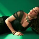 Waluscha De Sousa Instagram – ~THE GRACE OF GREEN~ @waluschaa ✨

The evergreen beauty of emeralds embraced by Waluscha De Sousa. Paired to embody the regal bride with a contemporary flare, symbolising prosperity, royalty and eloquence. 

Editor: @lavishakk 
Photographer: @rahuljhangiani 
Creative Direction & Styling: @shauryaathley 
Assistant Stylists: @janvhijaiswal @aprajitapuri 
Editorial Production Coordinator: @chrysallisbarretto 
Makeup: @namratasoni 
Hair: @akshatahonawar 
Jewellery: Necklace @jadaujewellerybyfalgunimehta , Bangles @goenkaindia 
Outfit: @brindasneha 
Artist’s Representation: @hypenq_pr 

.
.
.
.
.

.
.
.
#WorldodWA #wedadvisor #walushadesousa #emeralds #jewellerydesign #trending #explore