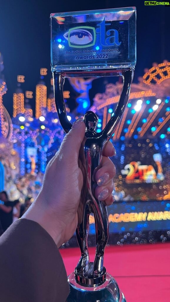 Waluscha De Sousa Instagram - #itaawards2022 ♥️ This one’s for the believers! The dreamers! The ones that persist ! Because dreams really do come true! #escaypelive #bestsupportingactress #ott #itawards