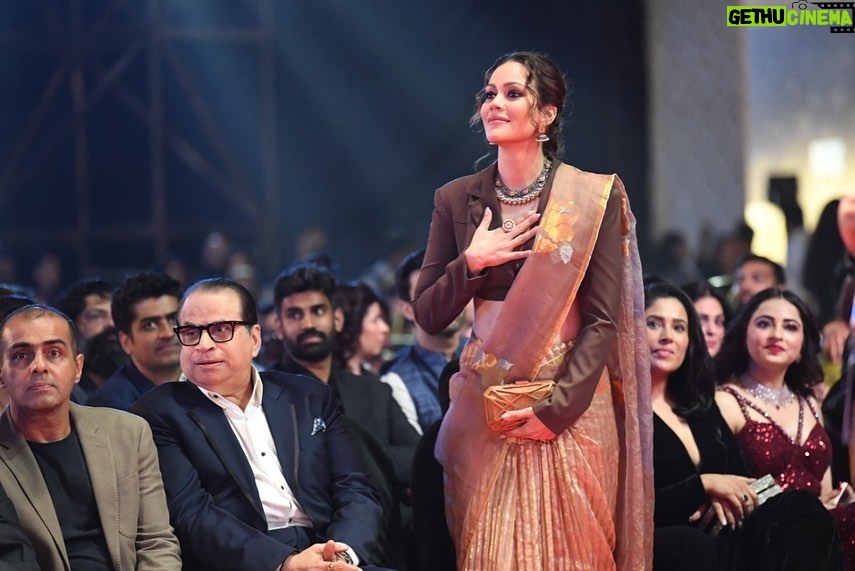 Waluscha De Sousa Instagram - देखना ना भूलिएगा अवॉर्ड्स की धमाकेदार शाम सिर्फ स्टार प्लस पर 1 जनवरी 2023 को शाम 7:30 बजे ✨✨✨ Don’t forget to tune in and watch a glittering evening @theitaofficial @starplus @anuranjan1010 #itaawards2022 #bestsupportingactress #ott #escaypelive