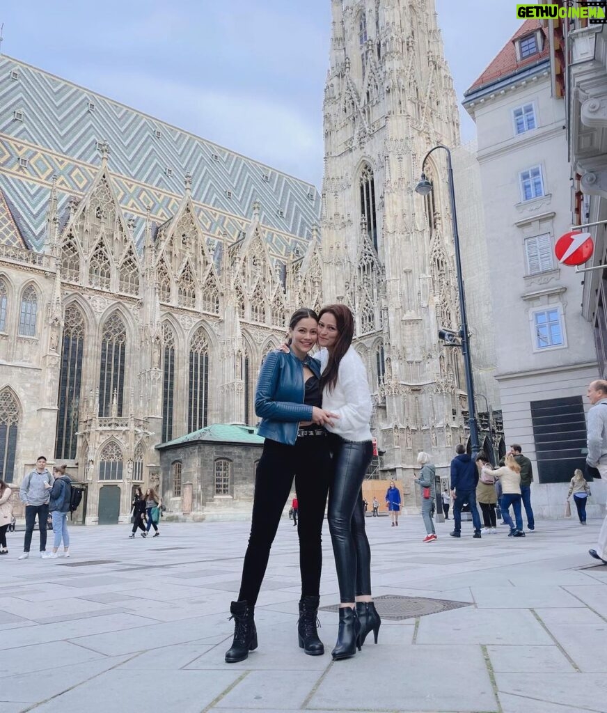 Waluscha De Sousa Instagram - Happy birthday my darling sister. You are my world. Love you so much ❤️. Hope your year is filled with sparkle and shine ✨🌟✨ @oriana_espendiller St. Stephen's Cathedral, Vienna