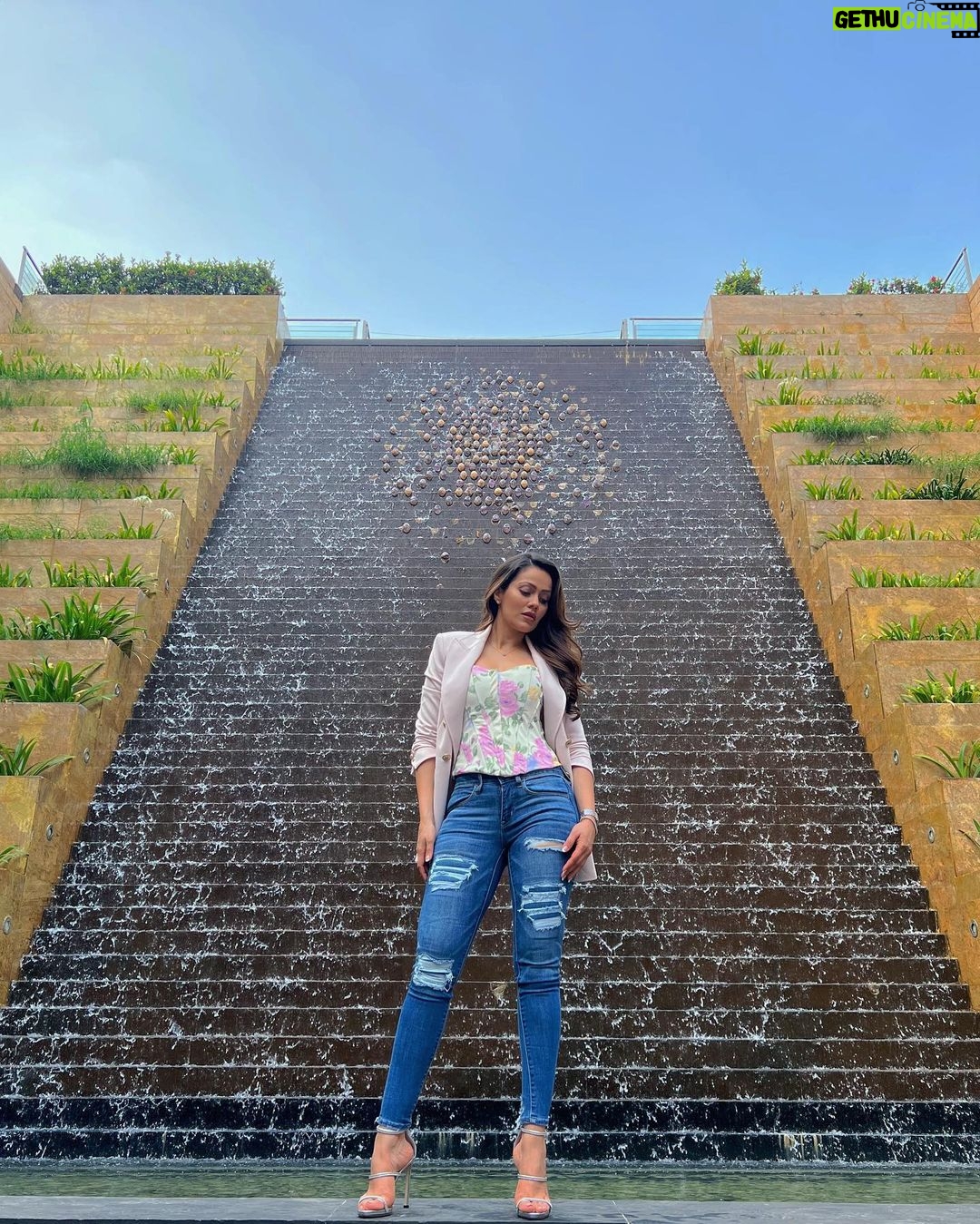 Waluscha De Sousa Instagram - 💗 #EscaypeLive #promotion