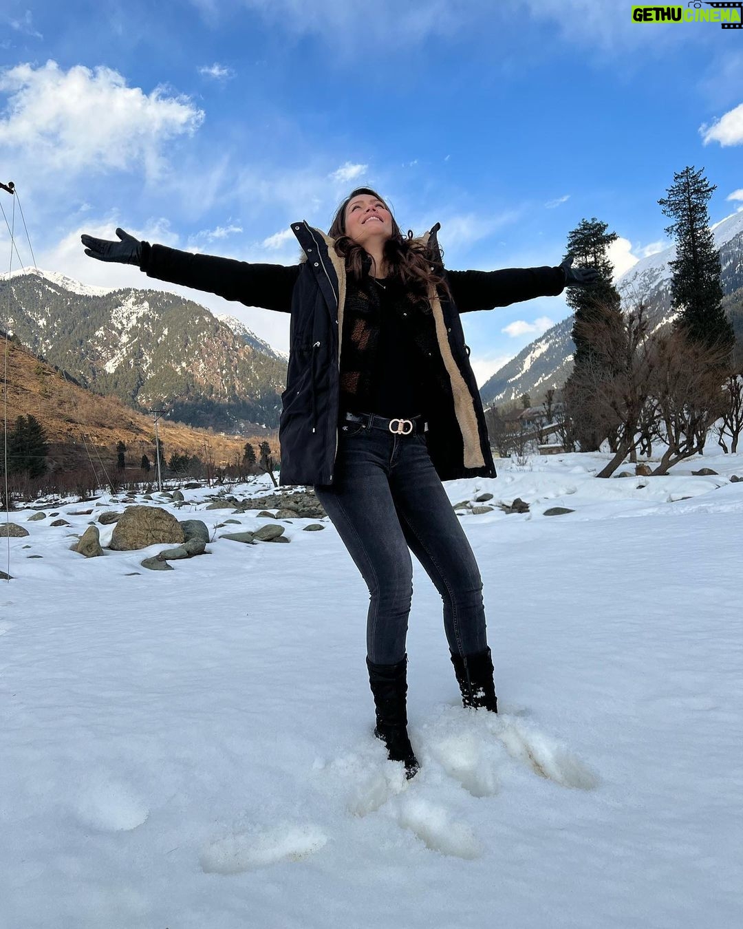 Waluscha De Sousa Instagram - And that's a wrap on #crackdown S2!! @lakhiaapoorva @vootselect thank you for this beautiful journey. #kashmir you were absolutely gorgeous! Pahalgam