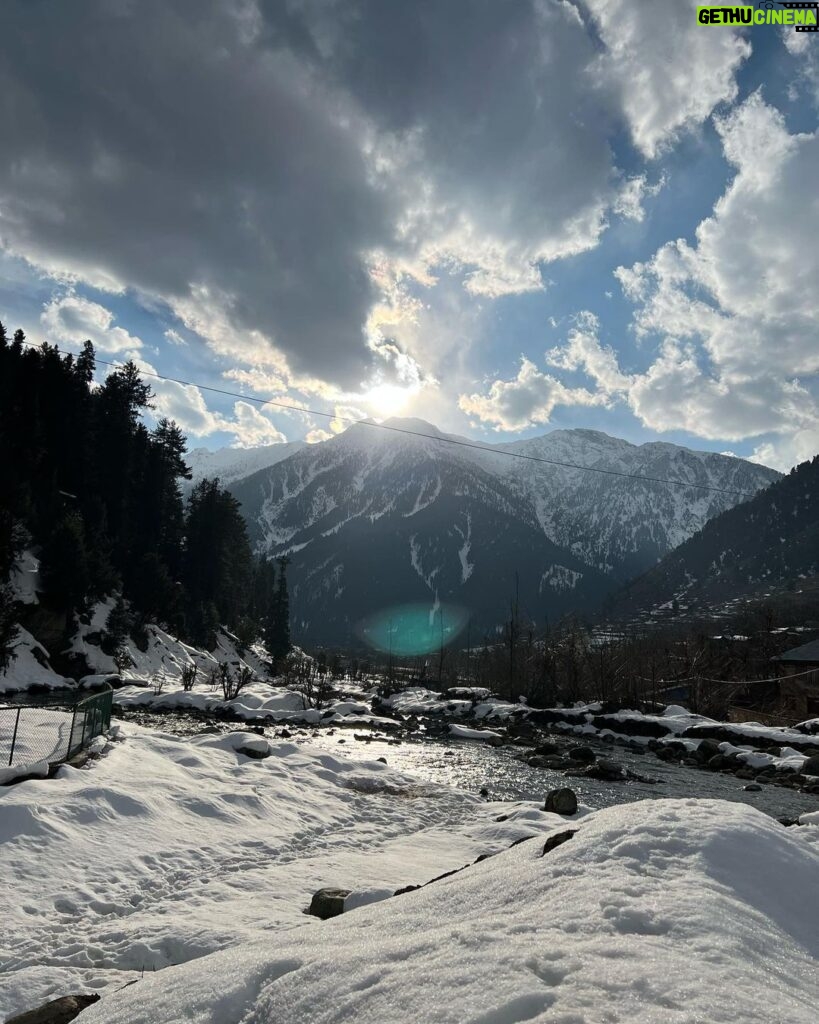 Waluscha De Sousa Instagram - And that's a wrap on #crackdown S2!! @lakhiaapoorva @vootselect thank you for this beautiful journey. #kashmir you were absolutely gorgeous! Pahalgam