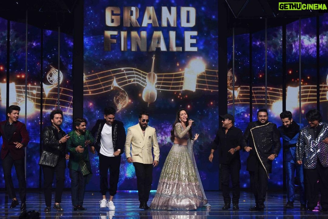 Waluscha De Sousa Instagram - Singing for these power houses was just lit 💫 Thank you #IndianProMusicLeague and #Zeetv for this fantastic ride! @mikasingh @singer_shaan @javedali4u @thesajidwajid @shababsabri @aslidivyakumar @officialsalman.ali @amitguptamusic @ankush_bhardwaj00007 @ipml_official @zeetv