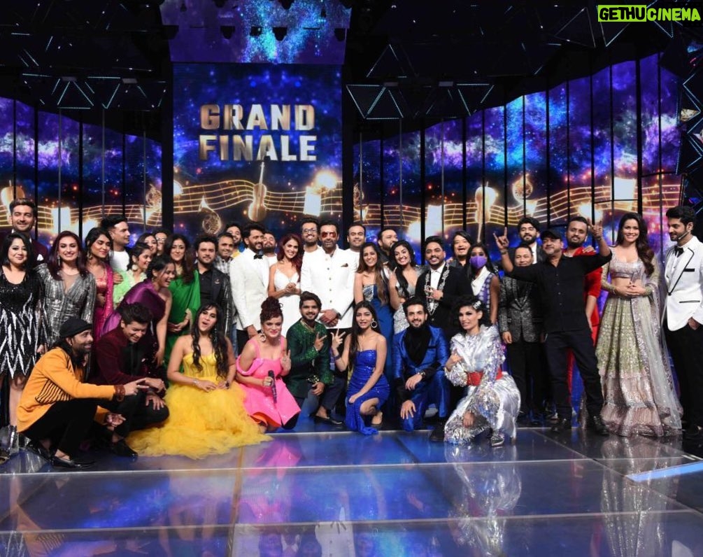 Waluscha De Sousa Instagram - Curtains down on season 1 of Indian Pro Music League. This was truly memorable. Thank you for the music, thank you for the magic!!! Watch the grand finale of @ipml_official tonight 8pm only on @zeetv & @zee5 to find out who our season 1 winner will be #IndianProMusicLeague #ipml #season1 #singing #reality #singers #music Film City Studio Mumbai