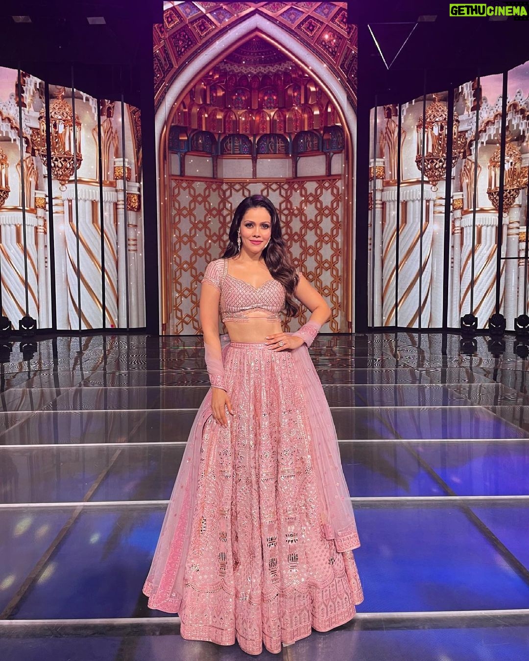 Waluscha De Sousa Instagram - đ¸ #IndianProMusicLeague #semifinale Wearing @falgunishanepeacockindia Jewelry @asmotiwala Styling @anjalisinghshekhawat Makeup @biancalouzado Hair @vhairforu @ipml_official @zeetv @zee5 Film City Studio Mumbai