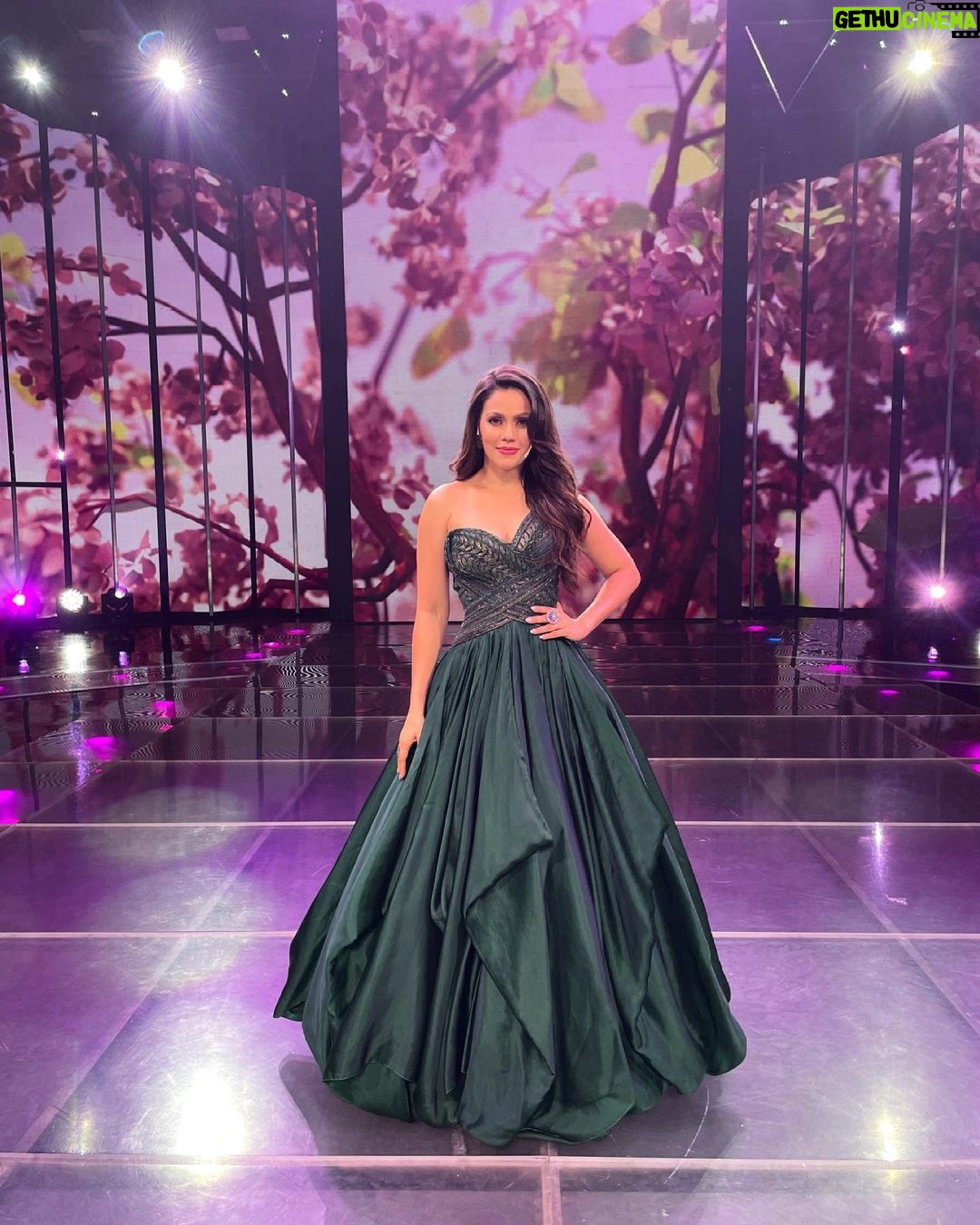 Waluscha De Sousa Instagram - #IndianProMusicLeague 🦋 @shantanunikhil @sangeetaboochra @minerali_store @anjalisinghshekhawat @sitalmakeup @vhairforu @ipml_official @zeetv @zee5 Mumbai, Maharashtra