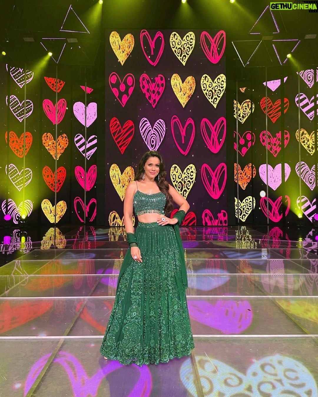 Waluscha De Sousa Instagram - 💗 @sonaakshiraaj @anmoljewellers @anjalisinghshekhawat @biancalouzado @vhairforu @ipml_official @zeetv @zee5 #IndianProMusicLeague Film City Studio Mumbai