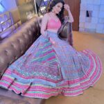Waluscha De Sousa Instagram - 💕 #IndianProMusicLeague week3 @mayyurgirotracouture x @aquamarine_jewellery x @anjalisinghshekhawat x @biancalouzado x @vhairforu x @ipml_official x @zeetv x @zee5 Film City Studio Mumbai