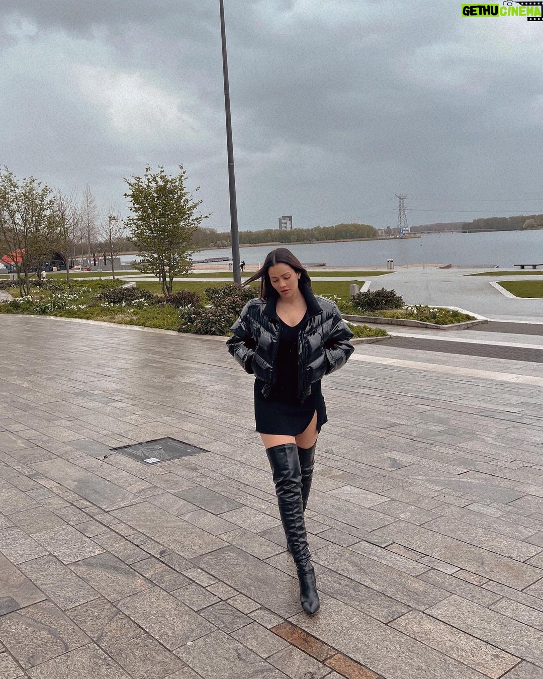 Waluscha De Sousa Instagram - 🖤 Netherlands