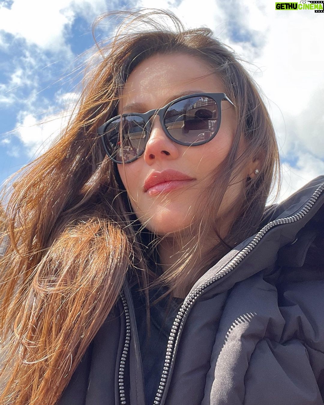 Waluscha De Sousa Instagram - 🌞 suns up Amsterdam, Netherlands