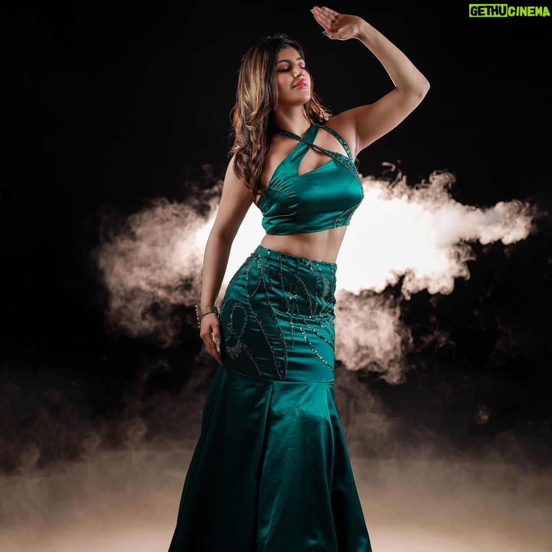 Yaashika Aanand Instagram - 🍐🤍 📸 @karma_beginz 💄 @jessicamakeover_artistry 👗 @labeljasleenkaur