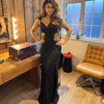Yaashika Aanand Instagram - ✨🎬 Outfit @karmjitkalla_costume_designer 🖤 #silanodigalil #funmaaro London, UK