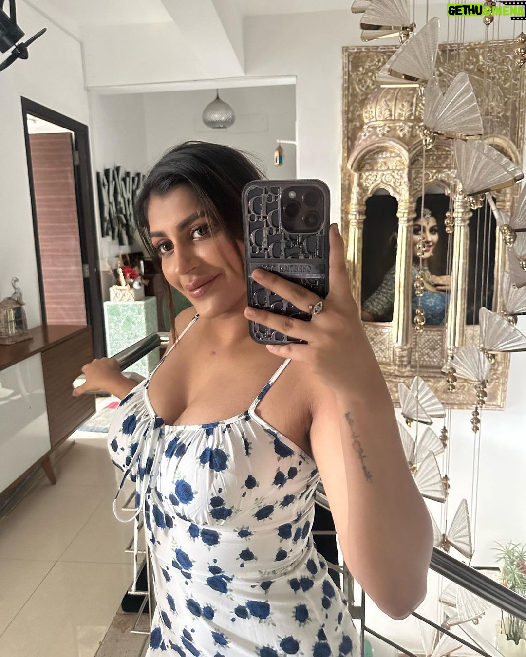 Yaashika Aanand Instagram - Sunday- funday 🤍🙃 . . . . #explore #goodvibes #ootd