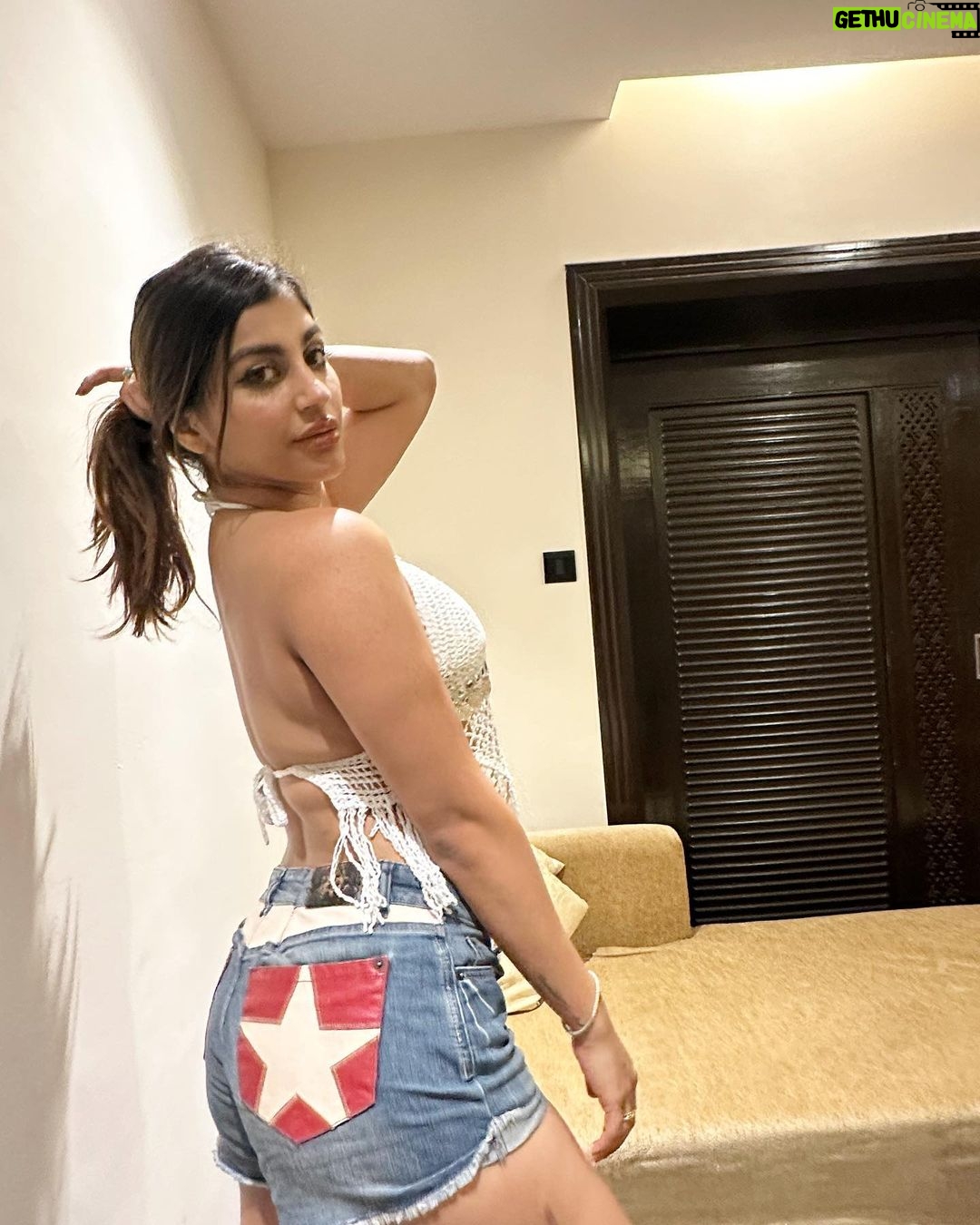 Yaashika Aanand Instagram - Which is ur fav 🤍🙈