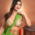 Yaashika Aanand Instagram - 1,2 or 3 😍 💚?? . 📸 @rprasanavenkatesh 👗 @designsbypriyadass 💇‍♀️ @hairstories_by_lakshmi 💄 @minalnathmakeovers ✏️ @vigneshlk 📍 @studiocentralchennai . #sareelove #viral #explorepage #swipeleft