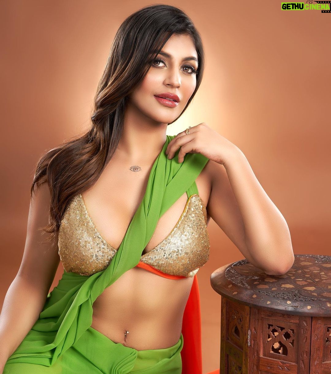 Yaashika Aanand Instagram - 1,2 or 3 π π?? . πΈ @rprasanavenkatesh π @designsbypriyadass πββοΈ @hairstories_by_lakshmi π @minalnathmakeovers βοΈ @vigneshlk π @studiocentralchennai . #sareelove #viral #explorepage #swipeleft