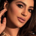 Yaashika Aanand Instagram - Which is ur fav 🌸? . Makeup @murugeshmakeup_hair Camera @sano_visuals Saree @mayon_by_subhathracouture Hair @farhaa_makeupartist Jewel @mahalaxmiadyar