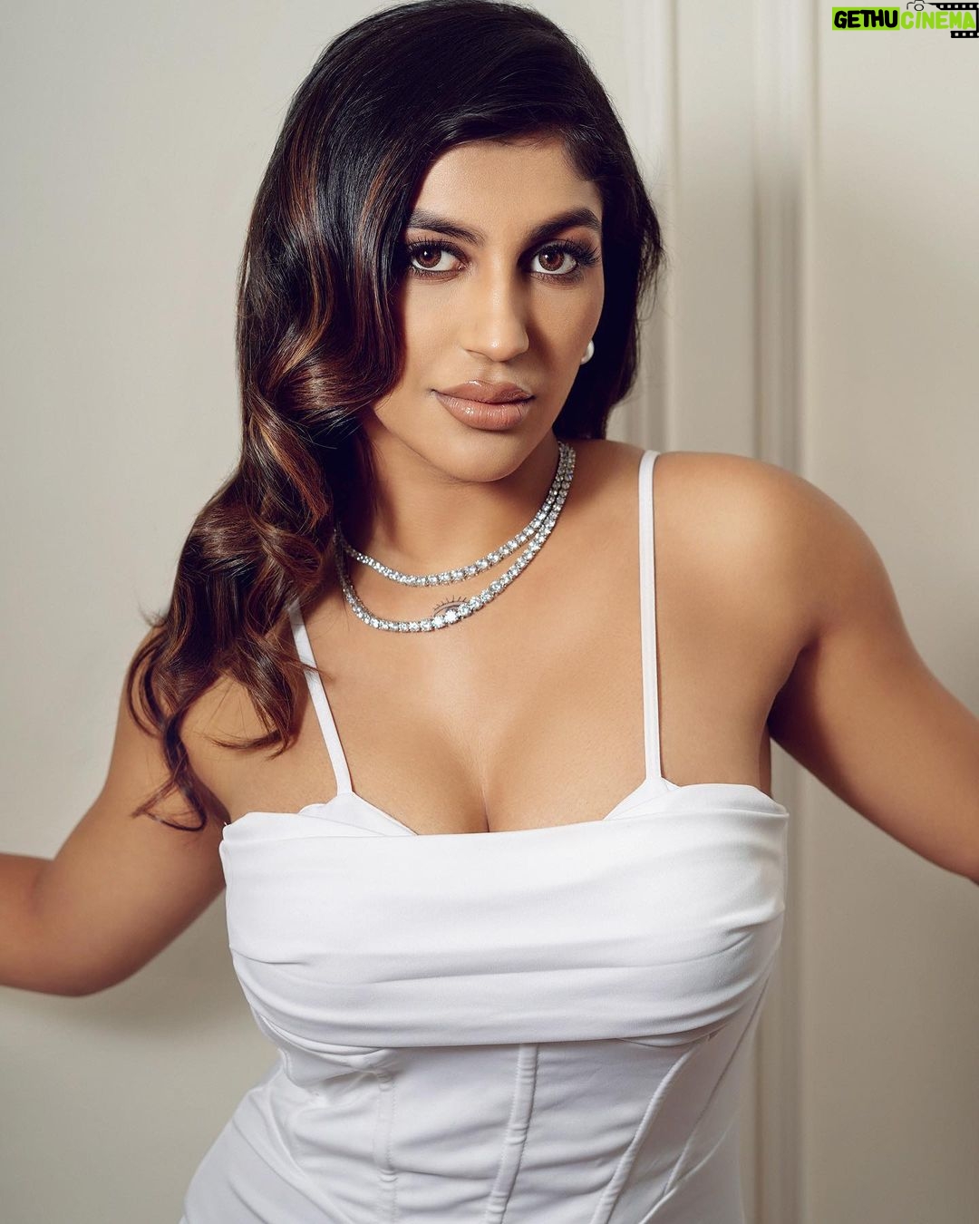 Yaashika Aanand Instagram - Take a ride on my energy 🤍🧿 . 📸 @dxgphotographer 💄 @sanchiagarwalmakeovers 💇♀️ @karthick_sha_makeovers