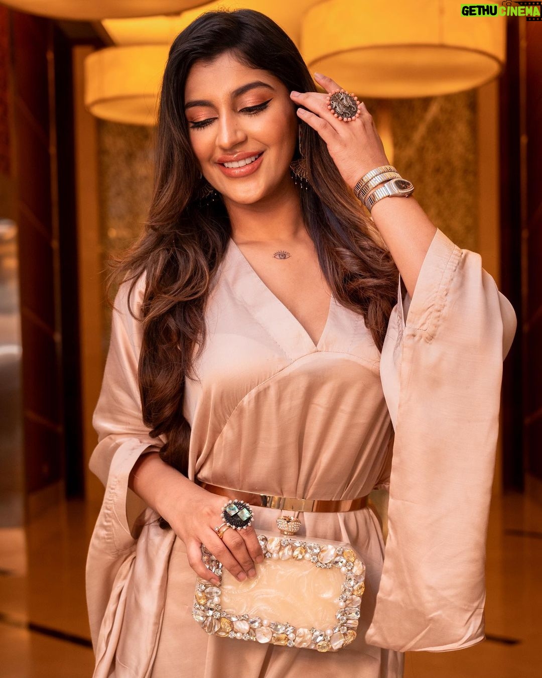 Yaashika Aanand Instagram - From the premiere of @silanodigalilmovie in #malaysia ❤️ Choose ur fav 🙈 . Wearing @stephinlalanofficial Styling @muthunagaimurugesan Makeup n hair @brriyanjohn Jewellery- @vicky_ganesan On camera @lensonicphotography . . . . #silanodigalil #yashika #explore #malaysia #ootd Kuala Lumpur, Malaysia