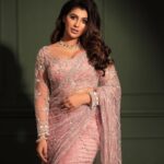 Yaashika Aanand Instagram - Some beautiful paths can’t be discovered without getting lost” 🤍✨🖤 . Makeup @murugeshmakeup_hair Camera @sano_visuals Hair @farhaa_makeupartist Jewel @mahalaxmiadyar . . . #swipeleft #explore #sareelove #kollywood #yashika