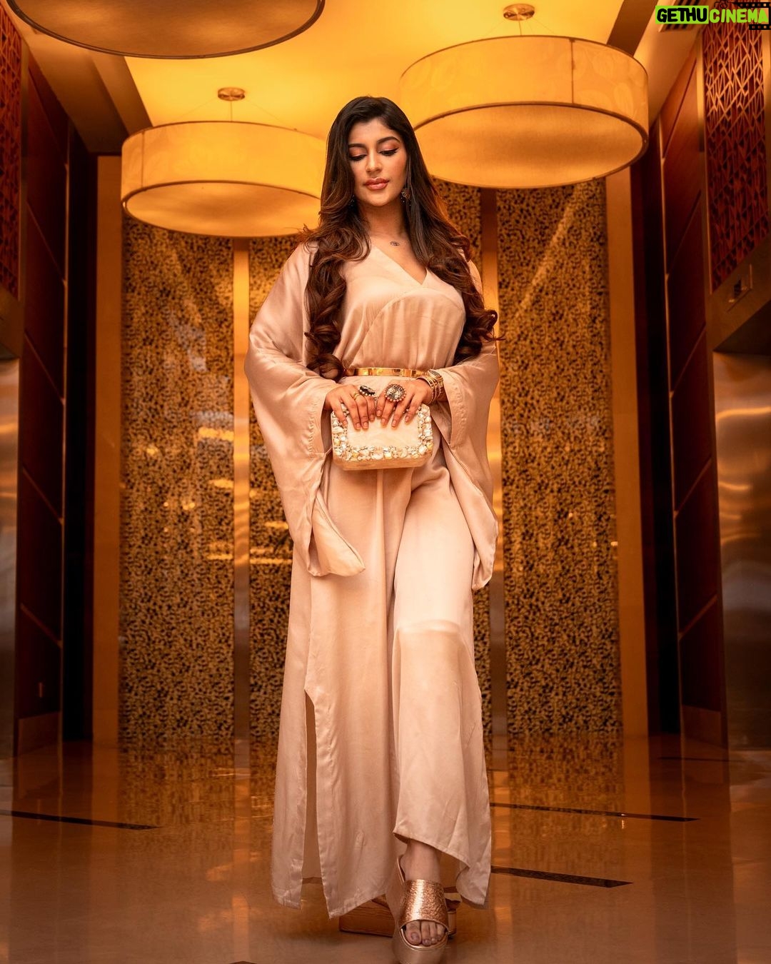 Yaashika Aanand Instagram - From the premiere of @silanodigalilmovie in #malaysia ❤️ Choose ur fav 🙈 . Wearing @stephinlalanofficial Styling @muthunagaimurugesan Makeup n hair @brriyanjohn Jewellery- @vicky_ganesan On camera @lensonicphotography . . . . #silanodigalil #yashika #explore #malaysia #ootd Kuala Lumpur, Malaysia