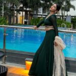 Yaashika Aanand Instagram - Happy Diwali Makkaleyyyyy 🙏🙈🪔 . Mua 💄/ hair @osheenmakeovers_ Outfit @libascafe