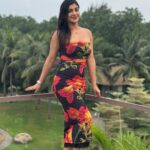 Yaashika Aanand Instagram - Roses are red , Violets are blue ; I hate poetry, But I’m into you 🫠🙈 . PC 📸 @_.kapilan.__ . . . #swipeleft #explore Sheraton Grand Chennai Resort & Spa