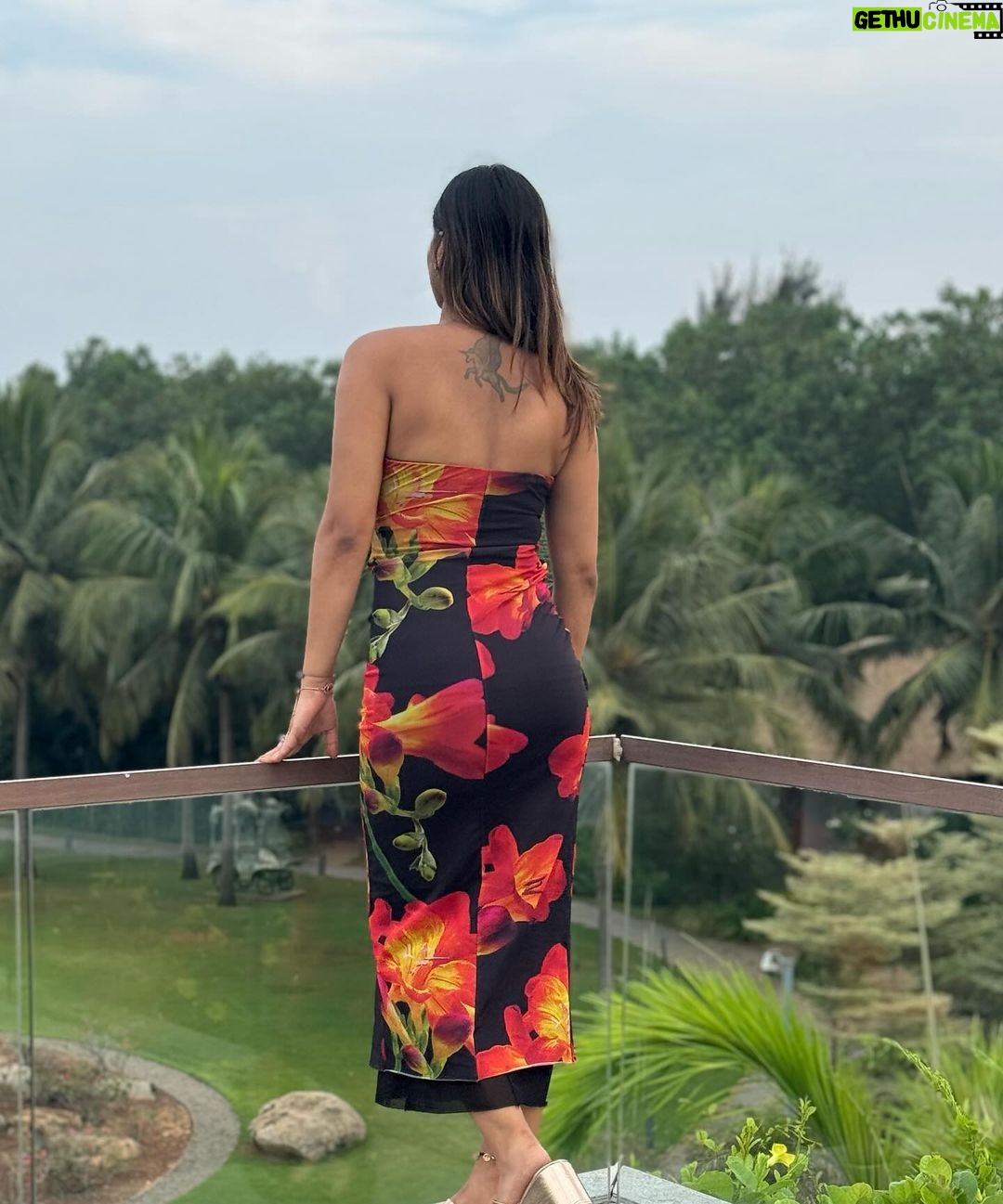 Yaashika Aanand Instagram - Roses are red , Violets are blue ; I hate poetry, But Iām into you š« š . PC šø @_.kapilan.__ . . . #swipeleft #explore Sheraton Grand Chennai Resort & Spa