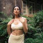 Yogita Bihani Instagram - Your scars are a warning to all future monsters, of the hell you survived before them, very demon you vanquished, and every battle you won! Team 💛 @bharat_rawail @jeevikab @anumariyajose @makeupnhairbyankita