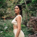 Yogita Bihani Instagram – Your scars are a warning to all future monsters, of the hell you survived before them, very demon you vanquished, and every battle you won!

Team 💛 @bharat_rawail @jeevikab @anumariyajose @makeupnhairbyankita