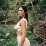 Yogita Bihani Instagram - Your scars are a warning to all future monsters, of the hell you survived before them, very demon you vanquished, and every battle you won! Team 💛 @bharat_rawail @jeevikab @anumariyajose @makeupnhairbyankita