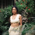 Yogita Bihani Instagram - Your scars are a warning to all future monsters, of the hell you survived before them, very demon you vanquished, and every battle you won! Team 💛 @bharat_rawail @jeevikab @anumariyajose @makeupnhairbyankita