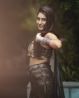 Yukti Thareja Instagram - Some real fake candids before #rangabali trailer launch🫶🏻

Styling @manogna_gollapudi 
Outfit @sahilkochharofficial 
Photographer @they_call_me_keshu
@makeupby_sathya 
Asst @_vyshnavi_hk