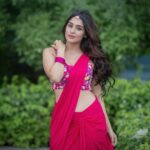 Yukti Thareja Instagram - Naari in a gorgeous saree 🌺🌸 #rangabalionjuly7th 🫶🏻 Stylist @manogna_gollapudi @makeupby_sathya Saree @sonaakshiraaj Photographer @they_call_me_keshu Asst @grahitha.nift