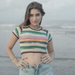 Yukti Thareja Instagram - denim shorts, blue skies & a salty tan🏝😬 Captured by @deepak_das_photography