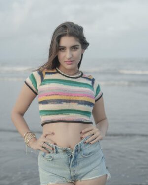 Yukti Thareja Instagram - denim shorts, blue skies & a salty tan🏝😬

Captured by @deepak_das_photography