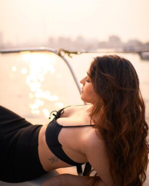 Yukti Thareja Instagram - I think it’s time for some summer #tb picturesss🏴‍☠️ 

Clicked by obv @bharat_rawail 🙃