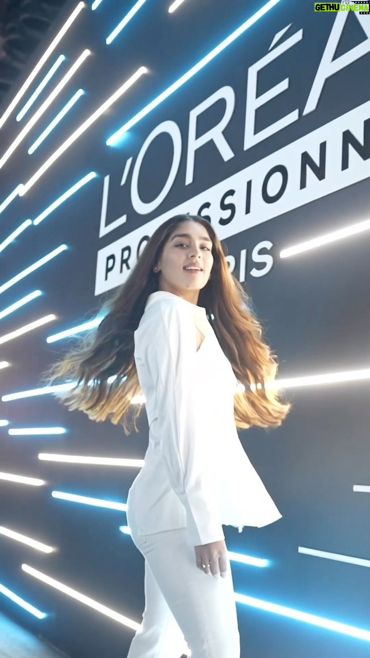 Yukti Thareja Instagram - #Sponsored Hellooo guys!!! As y’ll know I attended the one of a kind - L’Oréal Professionnel Scalp Beauty Event, where beauty meets technology. Thanks to my hair dresser @itsmecreator from @ikonicsalons who guided me through the entire event and help me understand the importance of scalp health. The whole experience was very insightful and fun! Each zone was very innovative & had its own specifications. I was recommended Scalp Advanced Density Advanced range, powered by Omega 6 which helps refine hair texture and adds visible bounce and volume. Got to learn so much from this event and can’t wait to show it more of it so stay tuned! To get your personalised diagnosis, in-salon Scalp Advanced treatment or to get their retail products, visit your nearest L’Oréal Professionnel partnered salon today. #BreakTheCycle #NewStartAhead #ScalpAdvanced @lorealpro_education_india @lorealpro