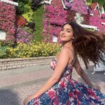Yukti Thareja Instagram - dancing my way to castle 👑 Ps: My mom clicked these pictures😭