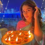 Yukti Thareja Instagram – 🪔✨
#diwali2023 ♥️♥️♥️♥️

Ps: mumma’s saree always saves life🫠🤌🏻