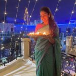 Yukti Thareja Instagram - 🪔✨ #diwali2023 ♥️♥️♥️♥️ Ps: mumma’s saree always saves life🫠🤌🏻