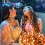 Yukti Thareja Instagram – 🪔✨
#diwali2023 ♥️♥️♥️♥️

Ps: mumma’s saree always saves life🫠🤌🏻