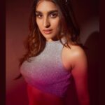 Yukti Thareja Instagram - dance me to the end of love✨💋